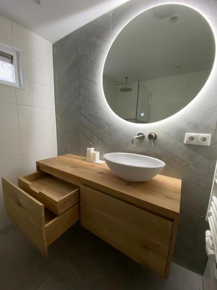 Modern badmeubel MASSIEF HOUT OP MAAT GEMAAKT, Huis en Inrichting, Badkamer | Badkamermeubels, Nieuw, Wastafelkast, Ophalen of Verzenden