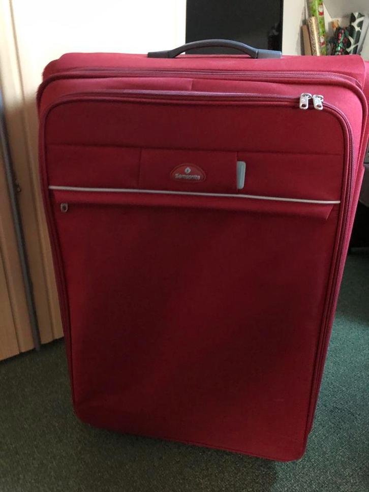 Grote rode Samsonite koffer met wieltjes, Sieraden, Tassen en Uiterlijk, Tassen | Reistassen en Weekendtassen, Gebruikt, Rood