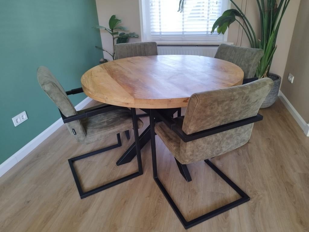 Mangohout tafel met 4 stoelen olijfgroen, Huis en Inrichting, Tafels | Eettafels, Ophalen, Overige materialen, Rond, Zo goed als nieuw