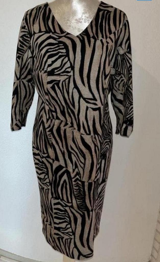 Jurk  Caroline Biss 44, Kleding | Dames, Maat 42/44 (L), Zo goed als nieuw, Onder de knie, Verzenden