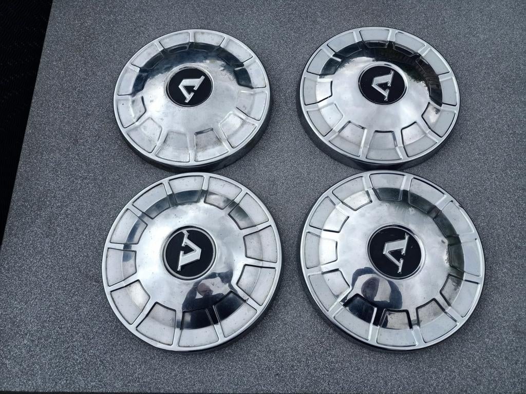 Wieldoppen Volvo 142 - Set van 4, Ophalen of Verzenden, Gebruikt