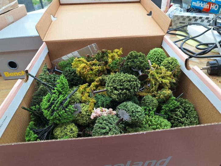 Modelbouw bomen en strooisel (ca. 40 bomen), Hobby en Vrije tijd, Modelbouw | Overige, Gebruikt, 1:50 tot 1:144, Ophalen of Verzenden