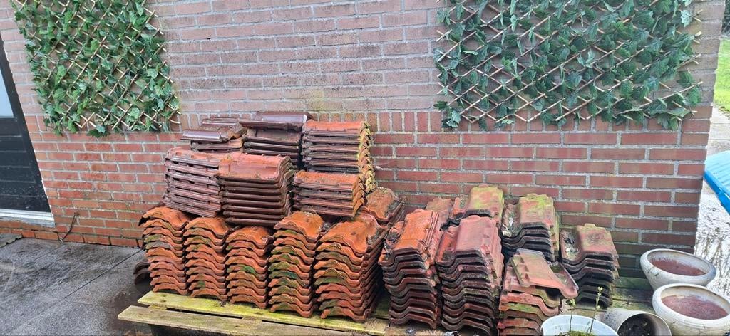 Dakpannen Gebr. Laumans Tegelen, bruin, ongeveer 300 stuks, Ophalen, Gebruikt, Steen of Klei, 15 m² of meer