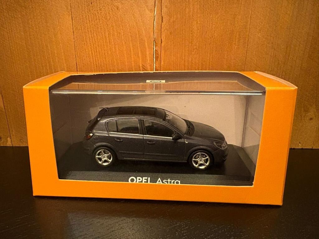 Uit eigen verzameling, Opel astra van Minichamps., Ophalen of Verzenden, Nieuw, Auto, MiniChamps