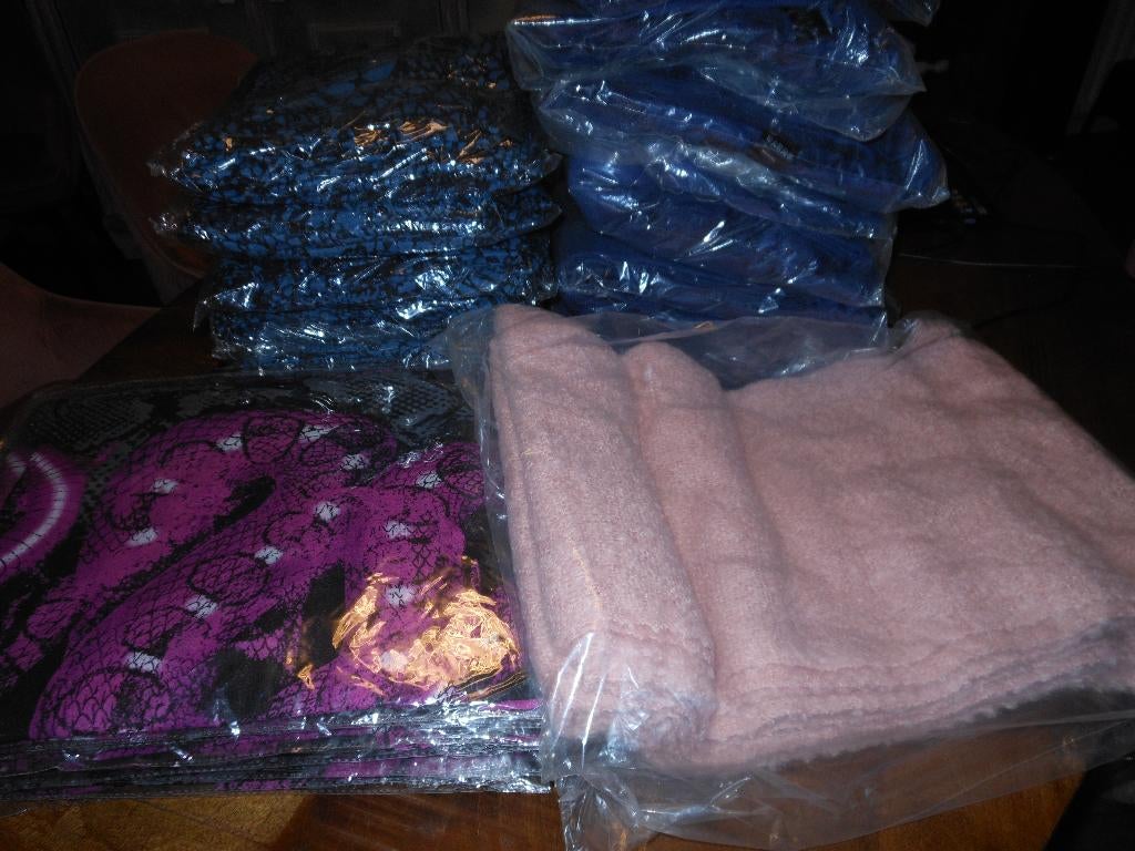 Partij sjaals ( 79 stuks) € 25,00, Ophalen, Nieuw, Maat 46/48 (XL) of groter, Sjaal