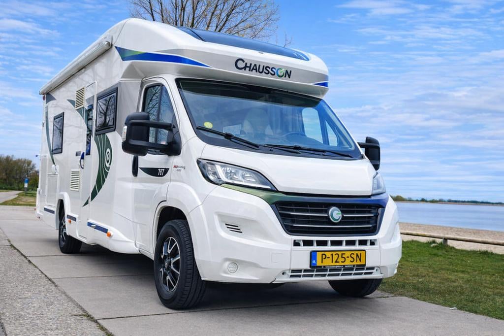 PRACHTIGE fiat chausson 757 limited edition  2017, 79000 km, Caravans en Kamperen, Campers, Ringverwarming, Koelkast, Chausson