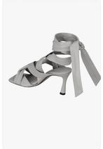 Te koop: grijs leren sandaal met vetersluiting, maat 38, Nieuw, Grijs, Sandalen of Muiltjes, Ophalen of Verzenden