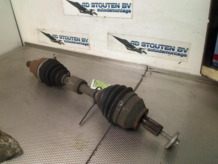 Aandrijfas Links Voor Volvo V50 (MW) 2007 30783173, Auto-onderdelen, Transmissie en Toebehoren, Volvo, Gebruikt