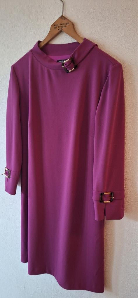 Prachtige elegante feestjurk 44, Ophalen of Verzenden, Zo goed als nieuw, Maat 42/44 (L), Onder de knie