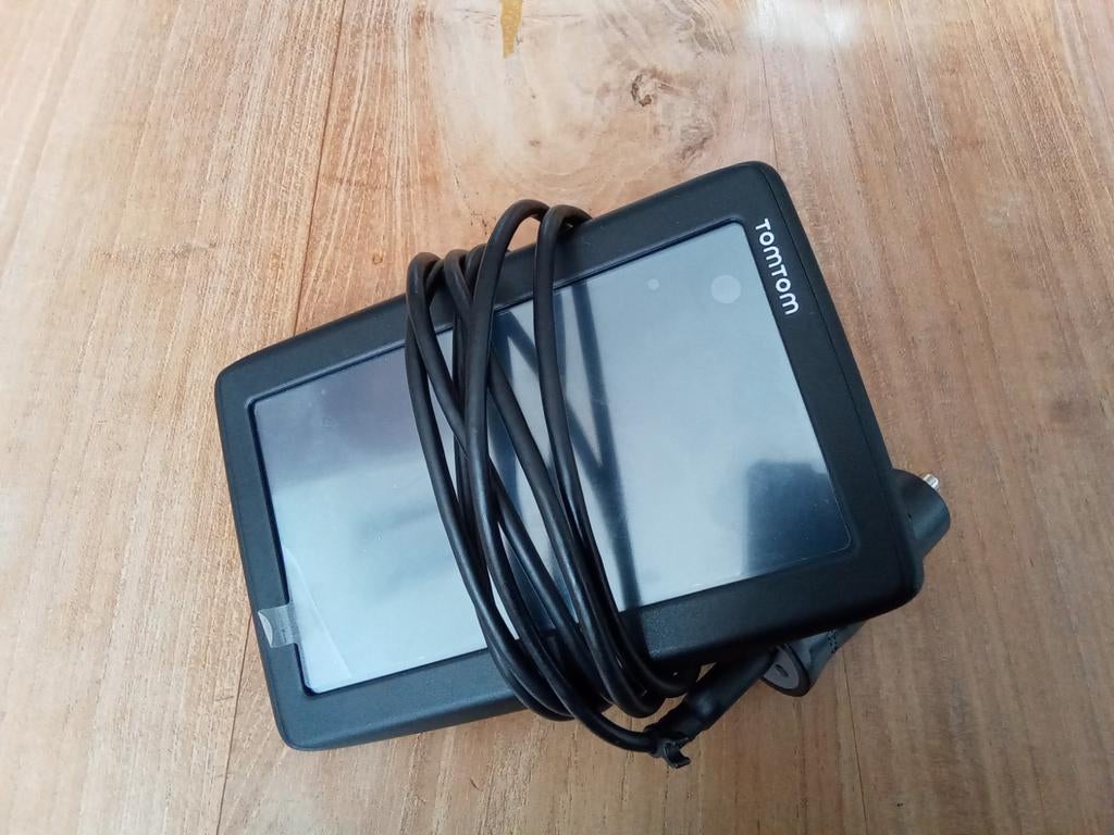 Tomtom Z1230 met folder en 12 volt stecker en 220v stekker, Ophalen, Zo goed als nieuw