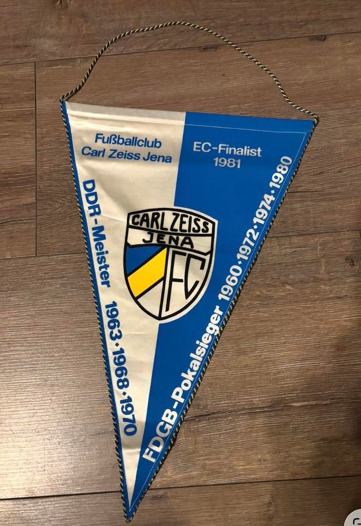 Carl Zeiss Jena vaan, Verzamelen, Ophalen of Verzenden, Zo goed als nieuw, Buitenlandse clubs, Vaantje of Sjaal