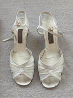 Witte sandalen met hak - Bella Cara maat 38, Ophalen of Verzenden, Gedragen, Wit, Sandalen of Muiltjes