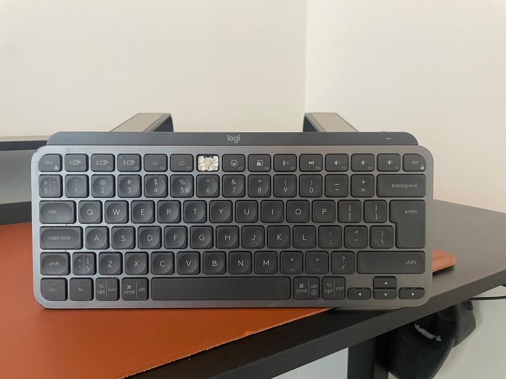 Logitech MX Keys Mini + laptopstandaard, Computers en Software, Toetsenborden, Gebruikt, Qwerty, Draadloos, Ergonomisch, Multimediatoetsen