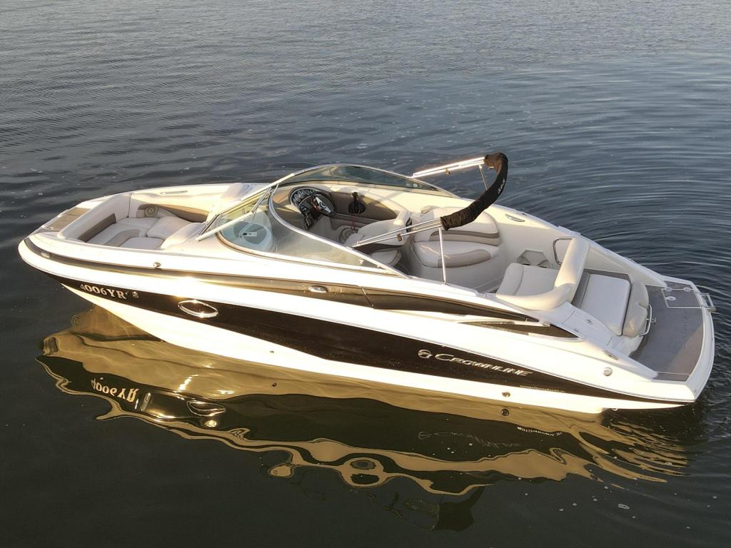 Crownline E4 5.7L V8 Mercruiser 2012, Watersport en Boten, Gebruikt, Polyester, Benzine, 6 meter of meer