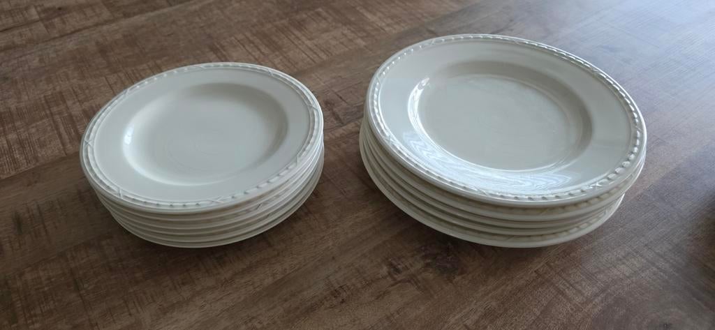 Borden set, Huis en Inrichting, Keuken | Servies, Ophalen of Verzenden, Overige stijlen, Bord(en)