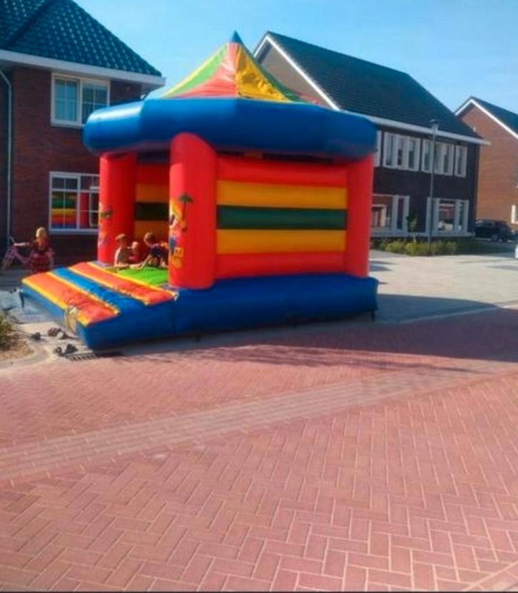 Te huur Springkussen, Hobby en Vrije tijd, Feestartikelen | Verhuur, Zo goed als nieuw, Verjaardag, Ophalen