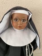 Zuster Theresa Leonardo pop - 30 cm hoog, Barbie, Overige typen, Ophalen of Verzenden, Zo goed als nieuw