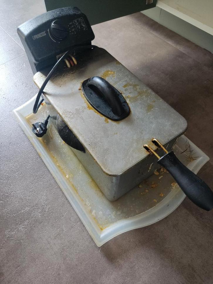 Frituurpan, Witgoed en Apparatuur, Frituurpannen, Gebruikt, 3 tot 4 liter, Uitneembare binnenpan, Ophalen