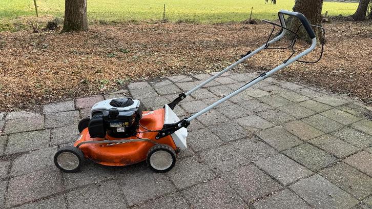 Stihl benzine grasmaaier, Tuin en Terras, Grasmaaiers, Gebruikt, Benzine-grasmaaier, 50 cm of meer, Cirkelmaaier, Ophalen