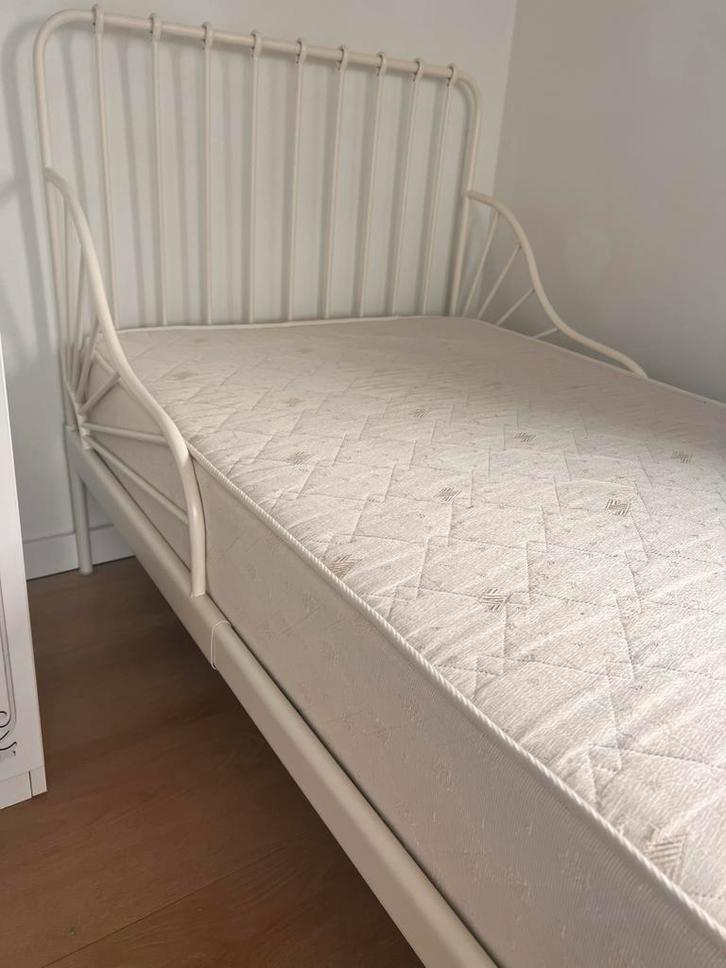 IKEA bedframe met matras - Eenpersoons, Huis en Inrichting, Slaapkamer | Bedden, Gebruikt, Eenpersoons, 90 cm, 200 cm, Metaal