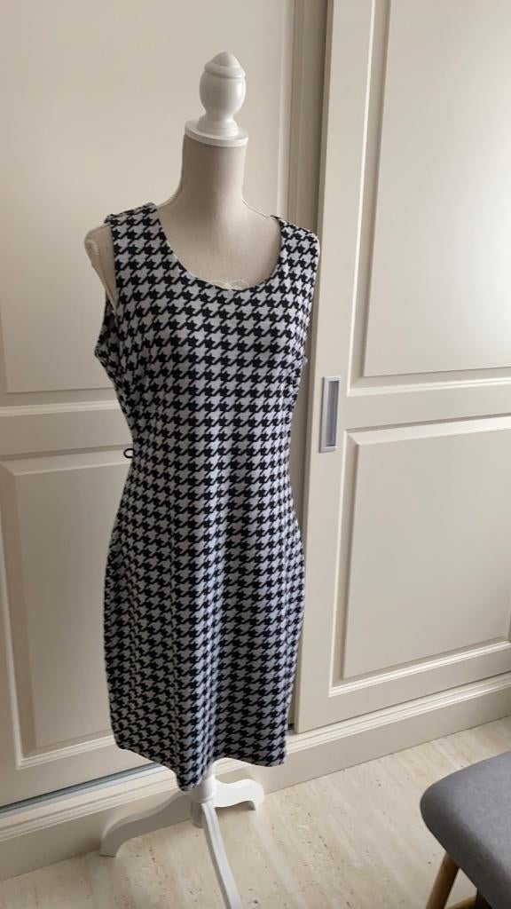 Jurk MAAT 42 Zwart Wit Merk LIV, Overige kleuren, Maat 42/44 (L), Ophalen of Verzenden, Zo goed als nieuw