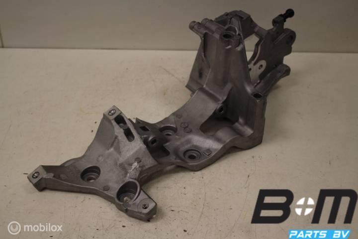 Steun voor dynamo en dieselpomp Audi A3 8V 04L903143B, Gebruikt