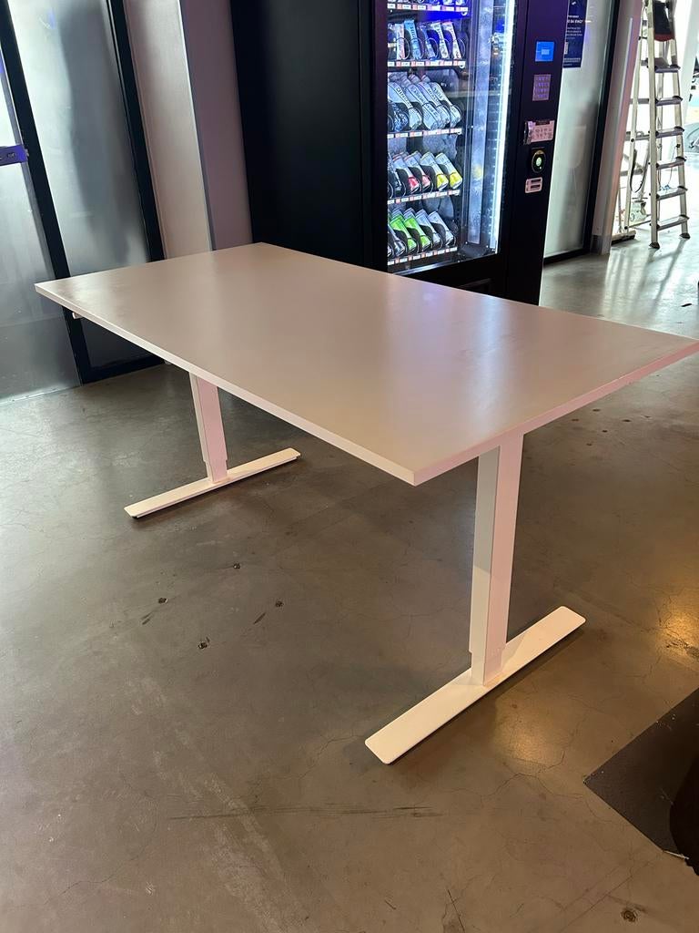 IKEA SKARSTA zit-sta bureau 160 cm x 80 cm, Ophalen, In hoogte verstelbaar, Zo goed als nieuw