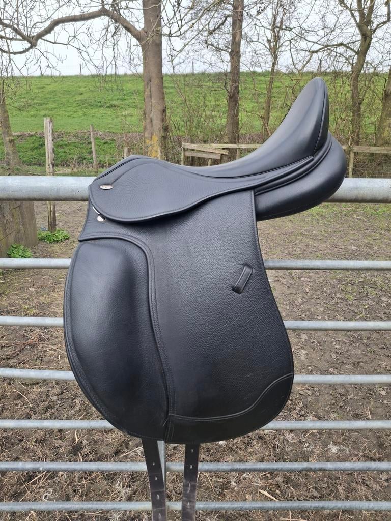 Tekna LeTek 17 inch dressuurzadel, Ophalen, Zo goed als nieuw, Dressuur