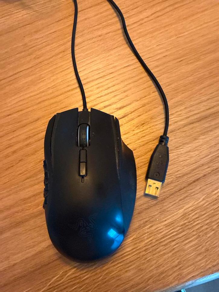 Razer Naga Chroma Gaming Muis - Bedraad, Computers en Software, Muizen, Gebruikt, Muis, Rechtshandig, Bedraad, Gaming muis, Ophalen of Verzenden