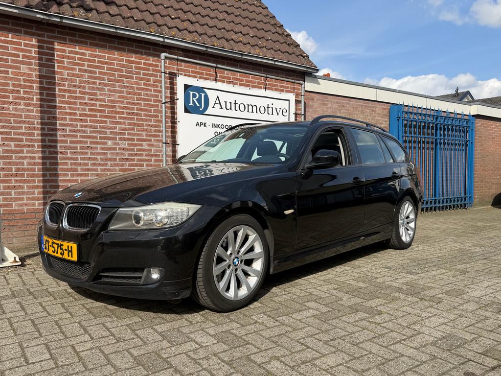 BMW 3 Serie 318i (bj 2009), Auto's, Euro 5, 142 pk, 4 cilinders, Zwart