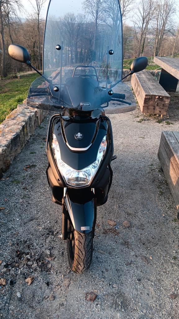 Peogeot kisbee, Fietsen en Brommers, Scooters | Peugeot, Zo goed als nieuw, Overige modellen, Maximaal 45 km/u, Benzine, Ophalen of Verzenden