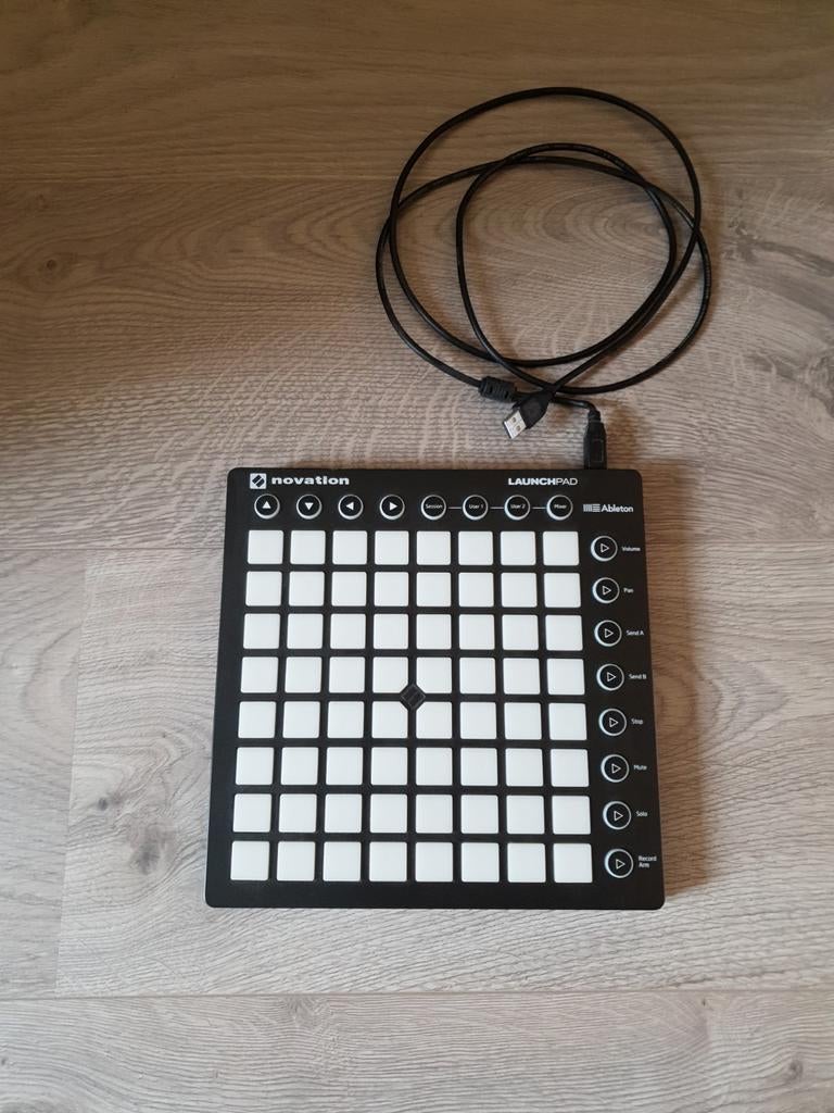 Novation Launchpad MK2 MIDI Controller, Muziek en Instrumenten, Midi-apparatuur, Ophalen of Verzenden, Zo goed als nieuw