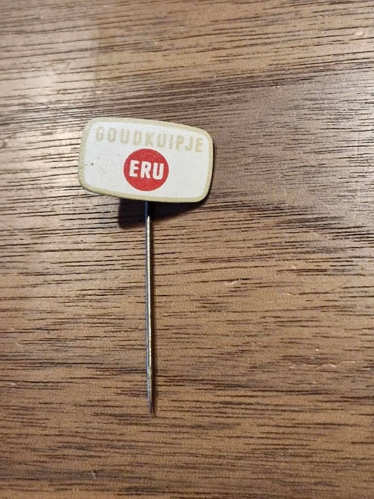 204 Eru Goudkuipje Speldje en Andere 9 Verschillende, Ophalen of Verzenden, Gebruikt, Merk, Speldje of Pin