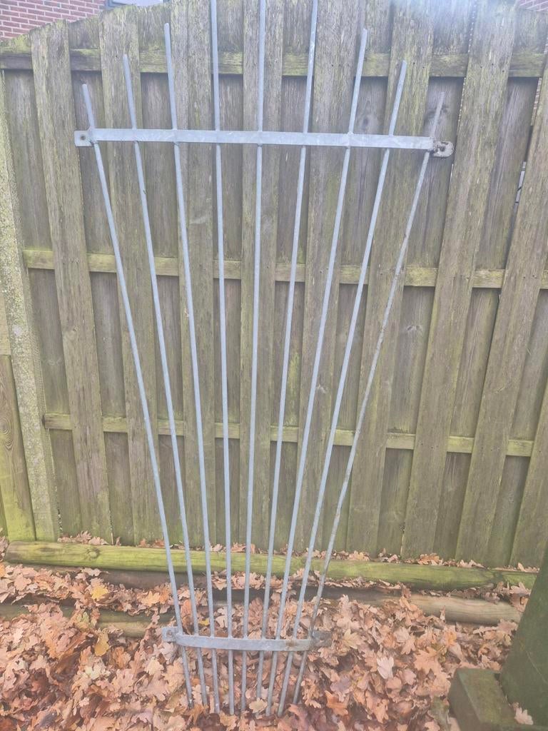 Metalen plantenrek, Ophalen