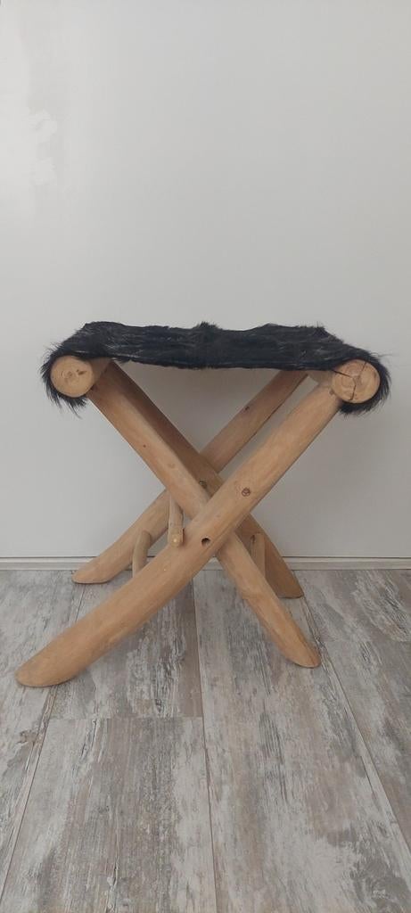 Opklapbaar krukje met geitenhuid, Ophalen, Zo goed als nieuw, Hout