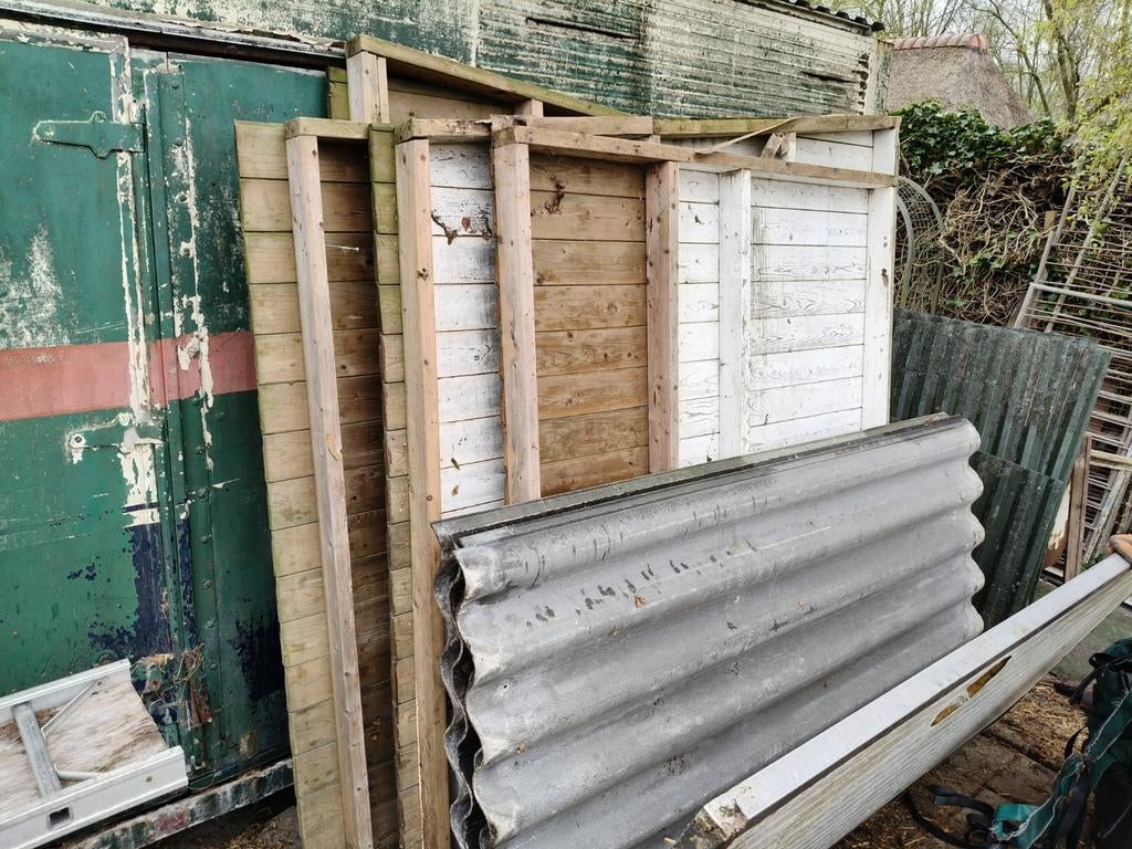 Houten schutten en eternit platen, Ophalen of Verzenden