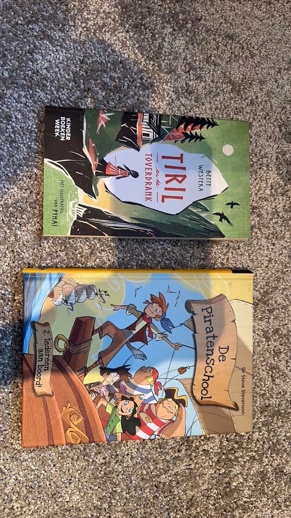 Leesboekjes De Piratenschool en Tiril en de toverdrank, Boeken, Ophalen, Zo goed als nieuw