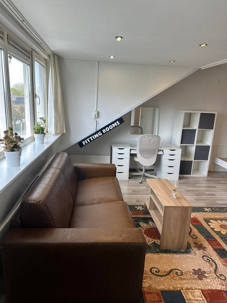 Studio 45m2 eigen parkeerplaats.1 persoon direct beschikbaar, Benedenwoning, Noord-Brabant, Direct bij eigenaar, 50 m²