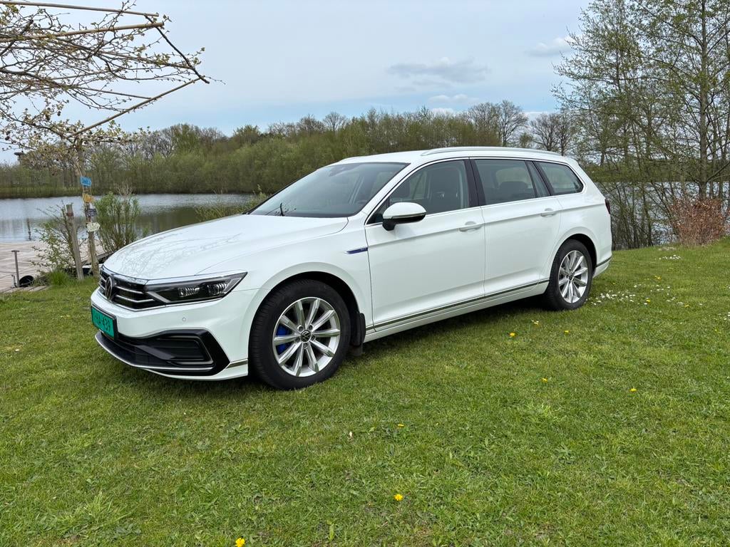 VW Passat Variant 1.4 TSI GTE PHEV Automaat,  super mooi !, 4 cilinders, Alcantara, Wit, 218 pk