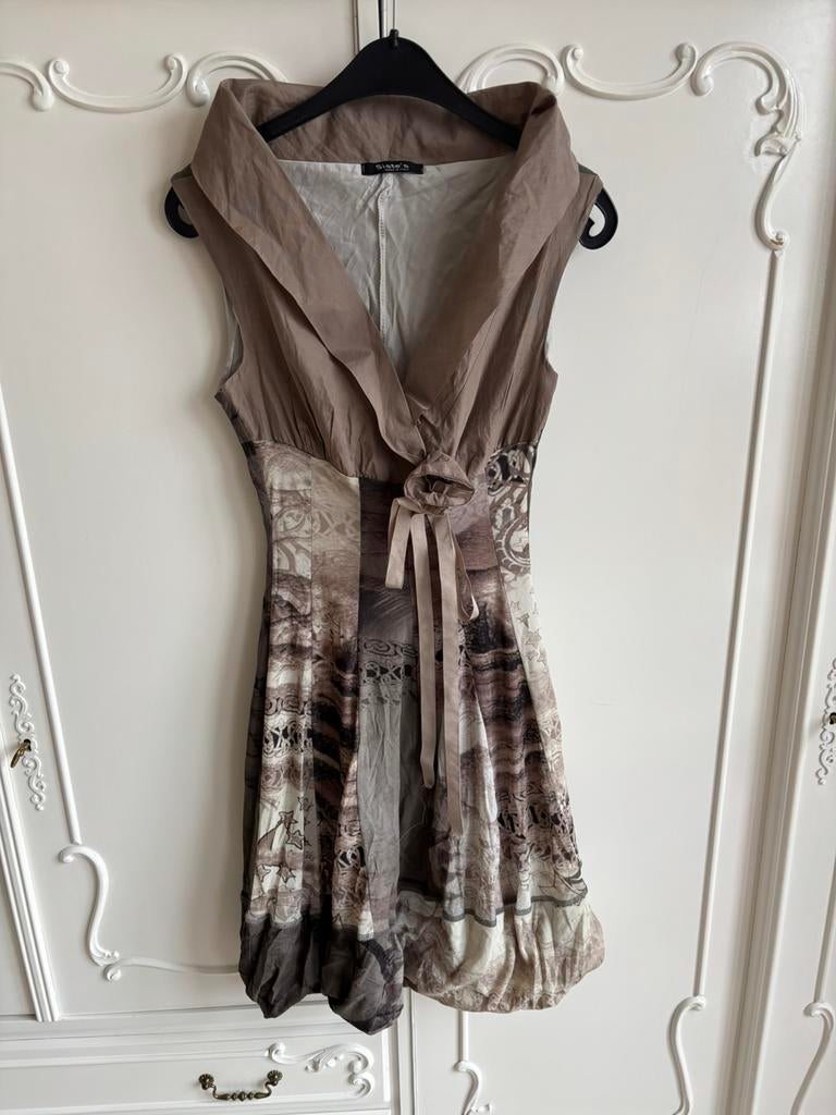 Nieuw beige jurk merk Siste’s maat 36, Beige, Nieuw, Ophalen of Verzenden, Maat 36 (S)