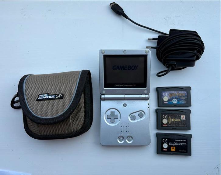 Nintendo GameBoy Advance SP met 3 games en accessoires, Spelcomputers en Games, Spelcomputers | Nintendo Game Boy, Gebruikt, Game Boy Advance SP