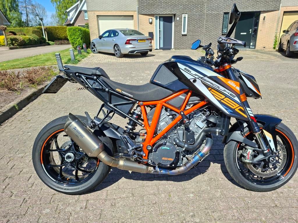 KTM Superduke 1290R 2016 - vol opties + volledig onderhouden, 2 cilinders, Sportuitlaat, Motorrijbewijs A, Gebruikt