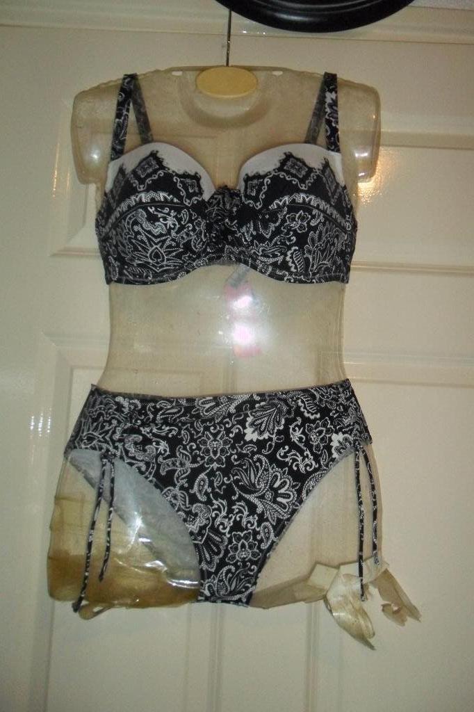 bikini merk antigal cup 70F broekje 40, Kleding | Dames, Badmode en Zwemkleding, Antigal, Zwart, Nieuw, Ophalen of Verzenden