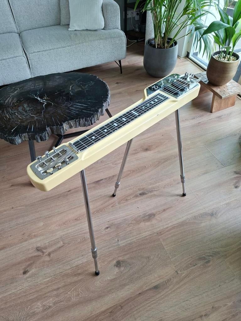 Guyatone Lapsteel Creme wit + Duesenberg Multibender 2x, Ophalen of Verzenden, Gebruikt, Solid body, Overige merken