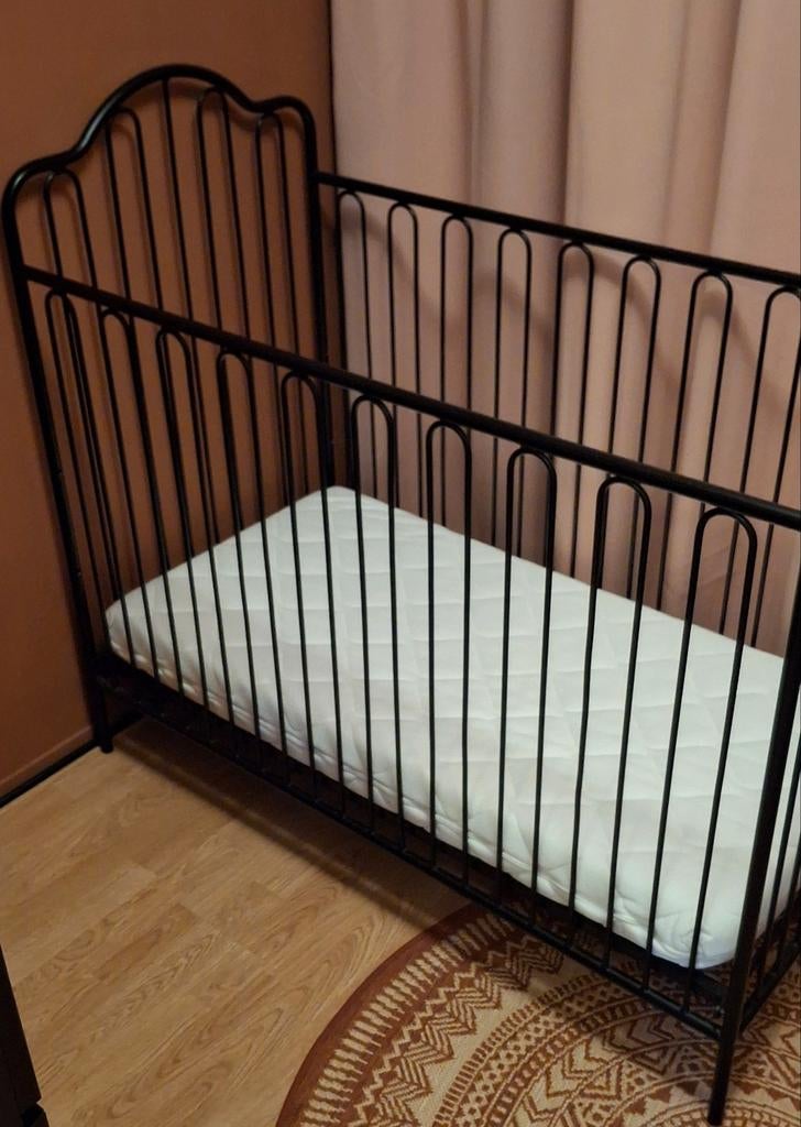 Gietijzeren ledikant met matras ALS NIEUW! Incl beddengoed, Ophalen, Zo goed als nieuw, Minder dan 140 cm, Matras