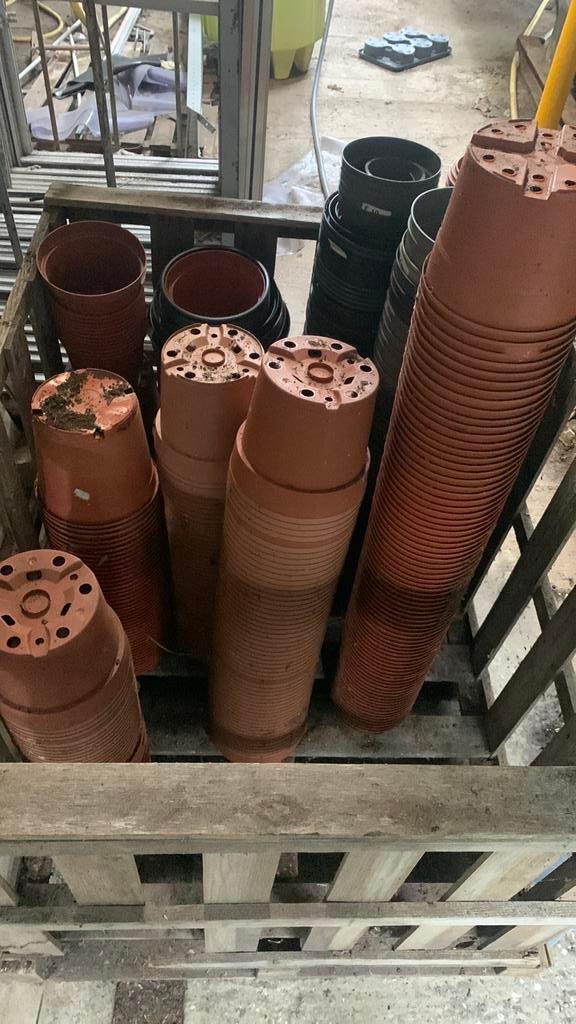 Gebruikte bloempotten diverse maten (3L, 5L), Ophalen, Kunststof, Gebruikt, Balkon