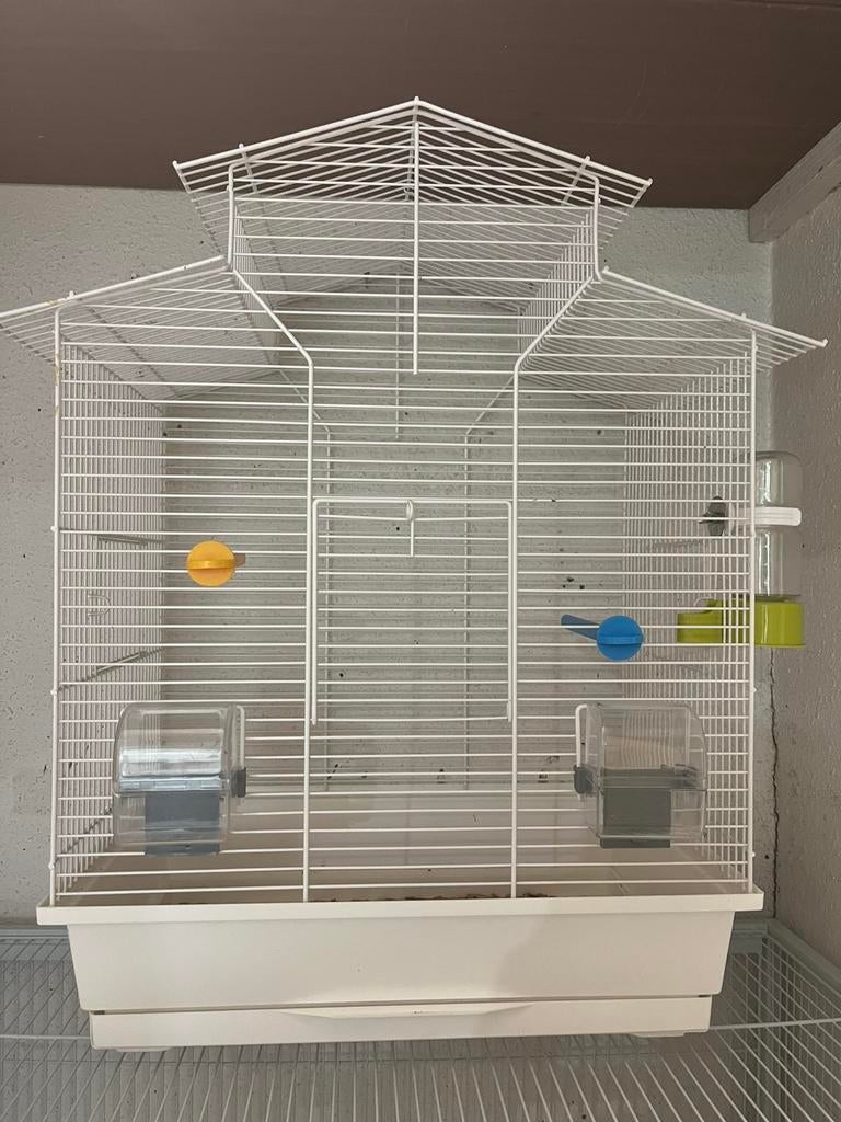Bijna nieuwe vogelkooi, Dieren en Toebehoren, Vogels | Hokken en Kooien, Ophalen of Verzenden, Zo goed als nieuw, Metaal, Vogelkooi