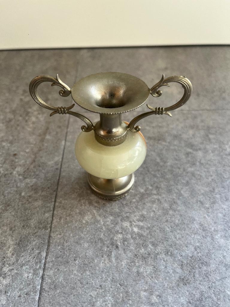 Miniatuur vaasje van onyx, hoogte circa 9 cm, Ophalen of Verzenden