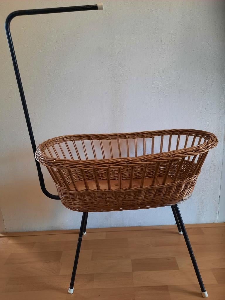 Vintage rieten poppenbedje / wiegje, Ophalen, Gebruikt, Wieg