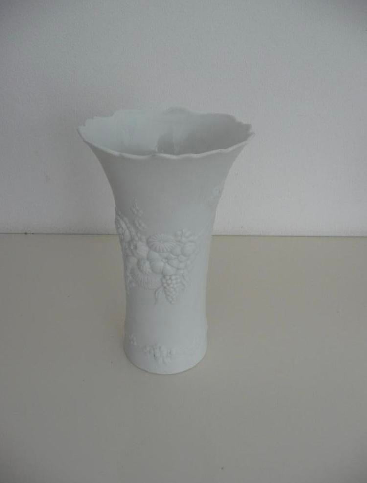 Kaiser vaas biscuit porselein bloemen 1348/2, Wit, Aardewerk of Porselein, Ophalen of Verzenden, Zo goed als nieuw
